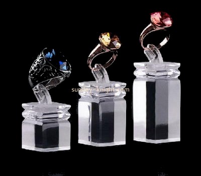 Fashion design top quality clear acrylic cube ring display stand JDK-032