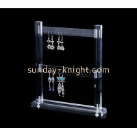 How to choose a plexiglass factory when customizing a plexiglass display stand?