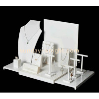 Showcasing Your Sparkle: The Versatility of Acrylic Jewelry Display Props for Retail Shop Trade Shows