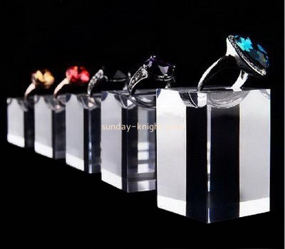 Factory direct sale clear acrylic display stands display jewelry retail merchandising displays JDK-122