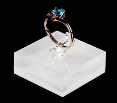 Customize acrylic small ring holder JDK-499