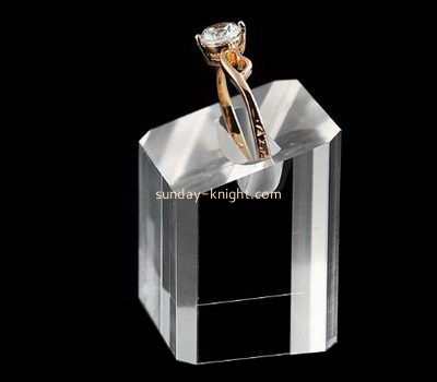 Customize lucite small ring holder JDK-522