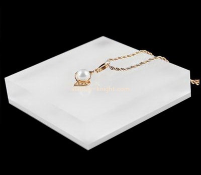 Customize acrylic white necklace holder JDK-558
