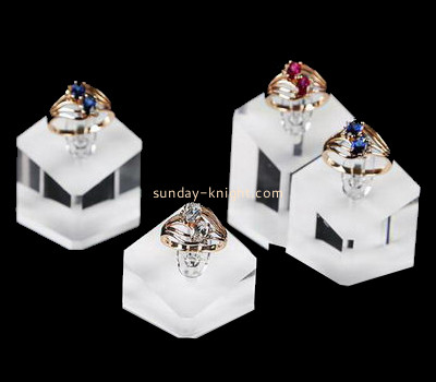 Customize lucite luxury ring holder JDK-639