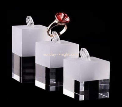 Custom acrylic jewelry ring display acrylic jewellery display stands counter display JDK-179