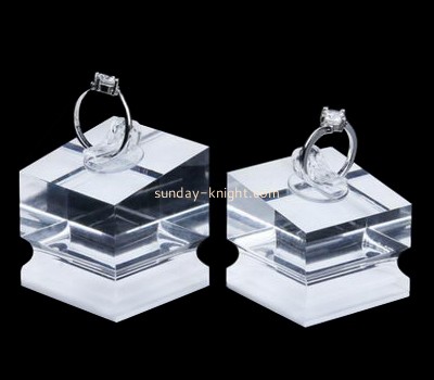 Acrylic display manufacturer custom plexiglass jewelry ring display stand block JDK-708