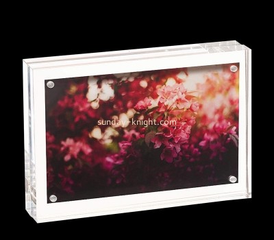 China perspex manufacturer custom plexiglass modern magnetic photo frame APK-062