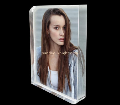 Custom wholesale acrylic photo frame APK-095