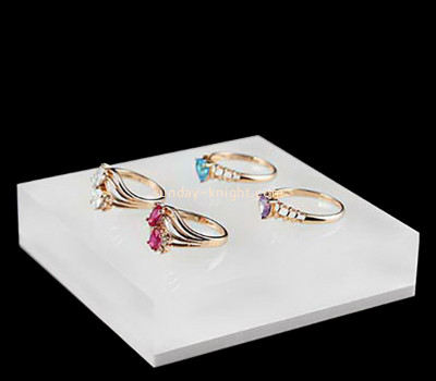 Wholesale custom acrylic retail jewelry ring display block JDK-767