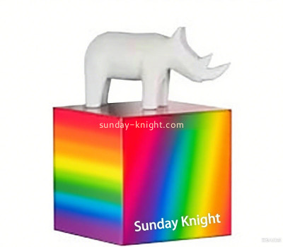 Custom acrylic display cube for artwork ABK-295