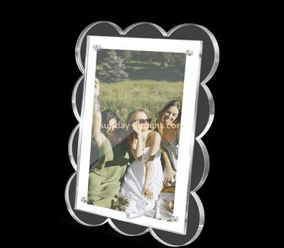 Custom acrylic tabletop magnetic scalloped picture frame APK-144