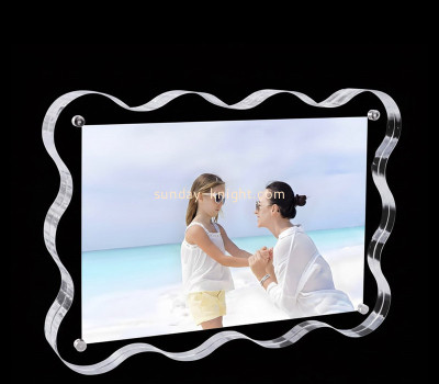 Custom acrylic magnetic scalloped photo frame APK-142