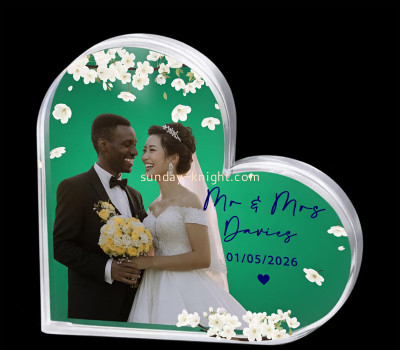 Custom plexiglass heart shaped photo block APK-154