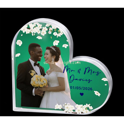 Custom plexiglass heart shaped photo block APK-154